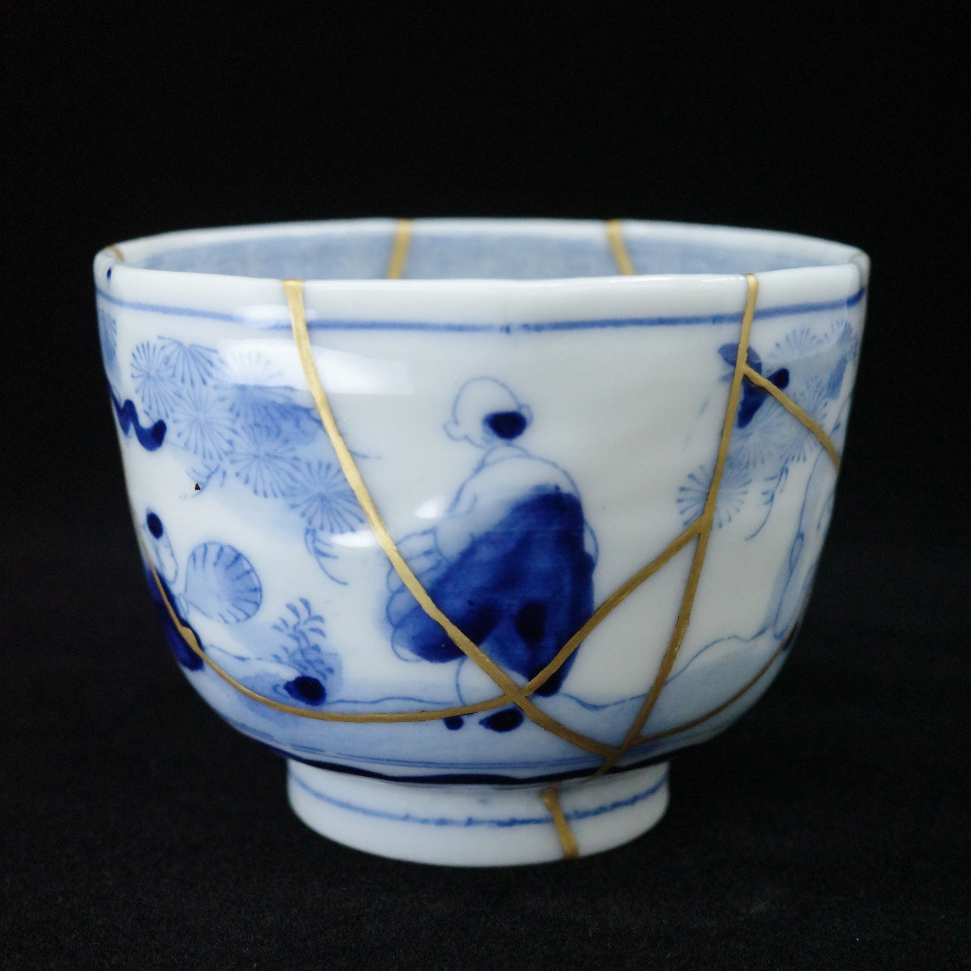 金継ぎ品 伊万里焼 明治時代 湯呑 人物文 金消紛仕上げ【無料配送】