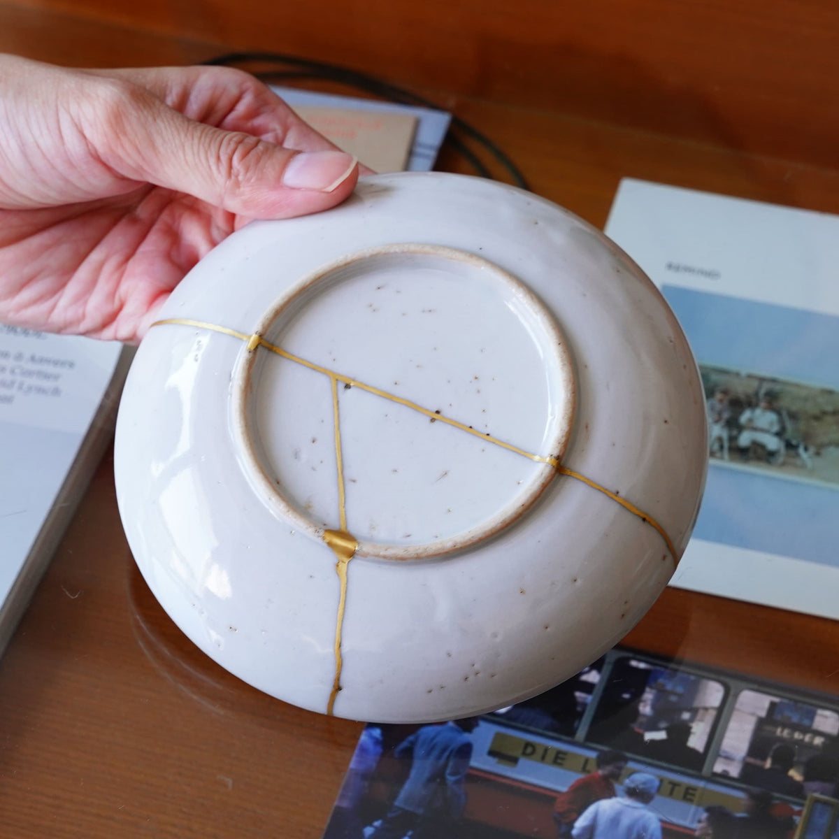 金継ぎ品 伊万里焼 小皿 明治時代 三方に花 金消粉仕上げ