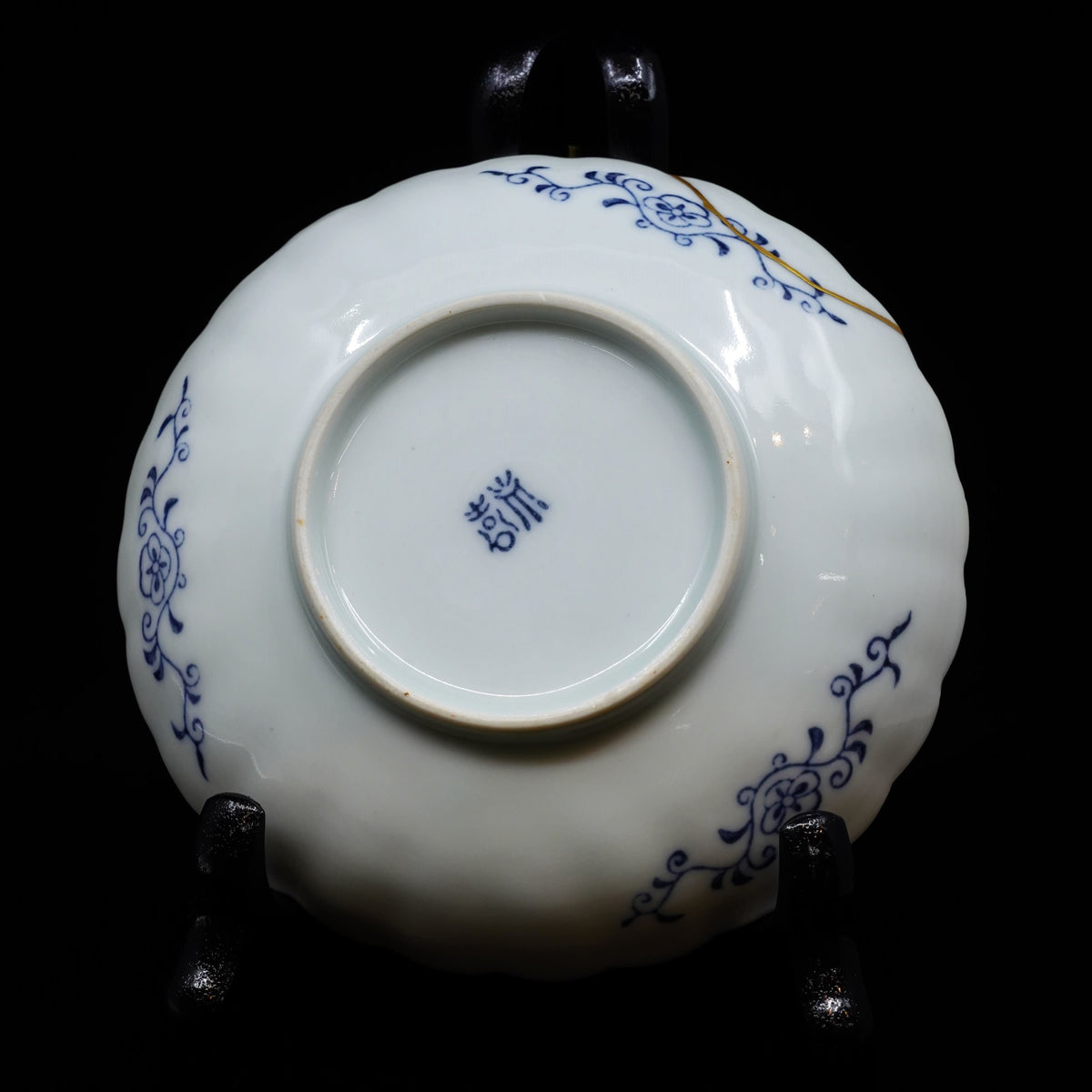 金継ぎ品 伊万里焼 小皿 大正時代 梅と牡丹 金消粉仕上げ