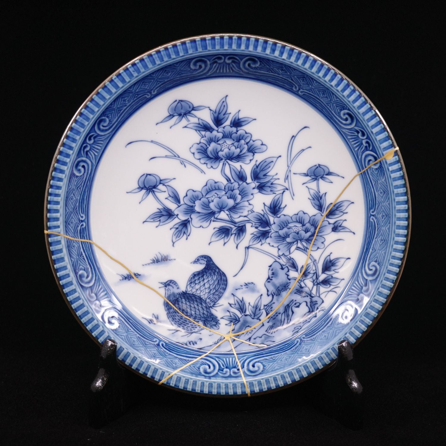 金継ぎ品 有田焼 染付牡丹鶉文 平皿 金消紛仕上げ【無料配送】