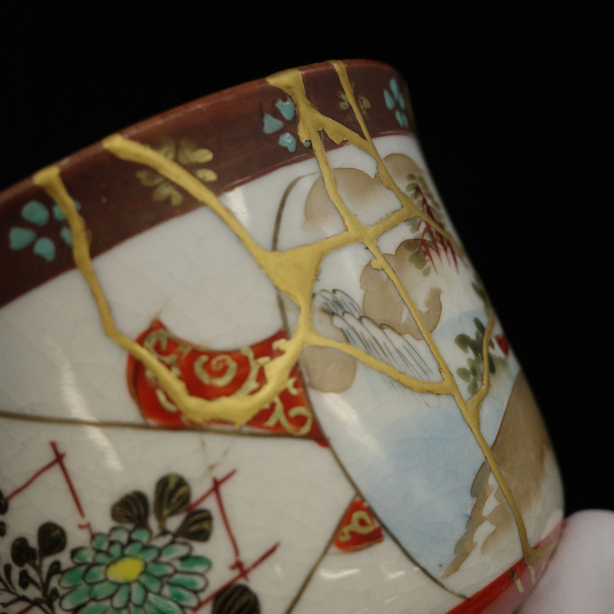 金継ぎ品 伊万里焼 明治時代 湯呑 人物と風景文 金消紛仕上げ【無料配送】