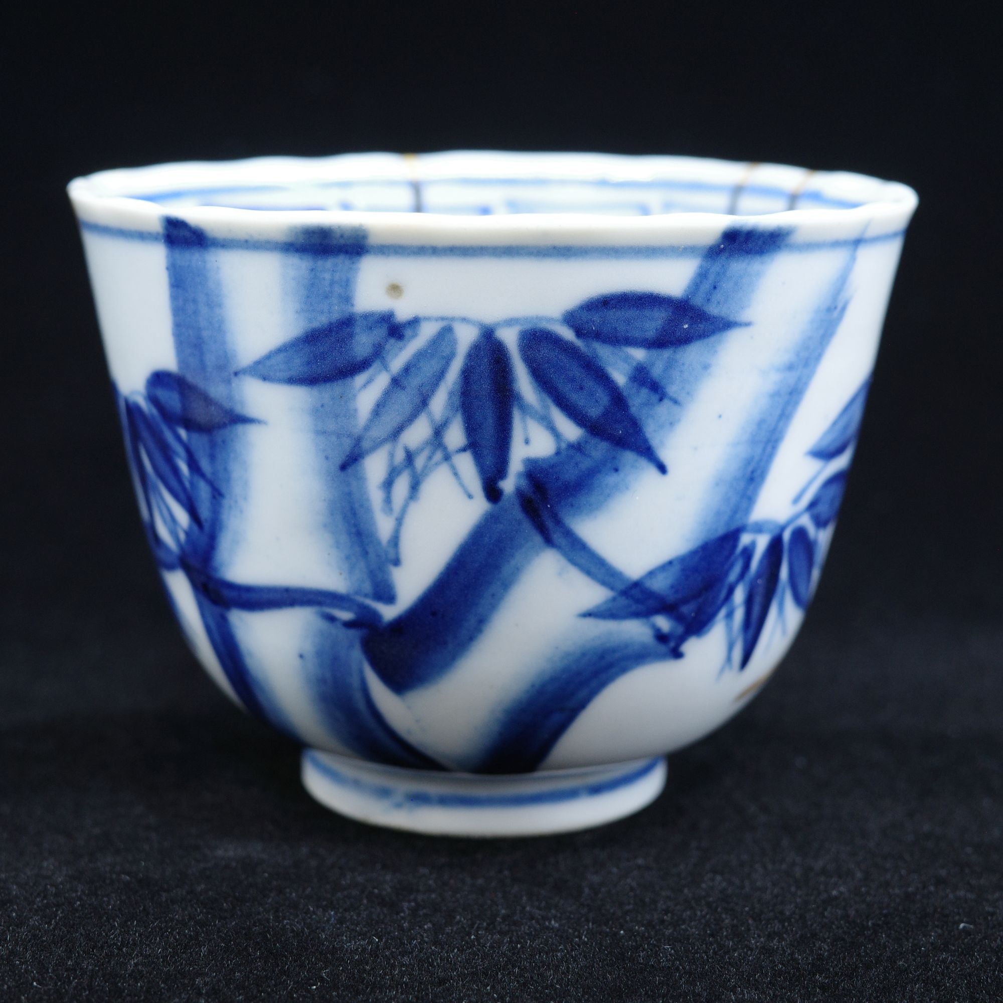 金継ぎ品 伊万里焼 明治時代 湯呑 竹文 金消紛と黒漆仕上げ【無料配送】
