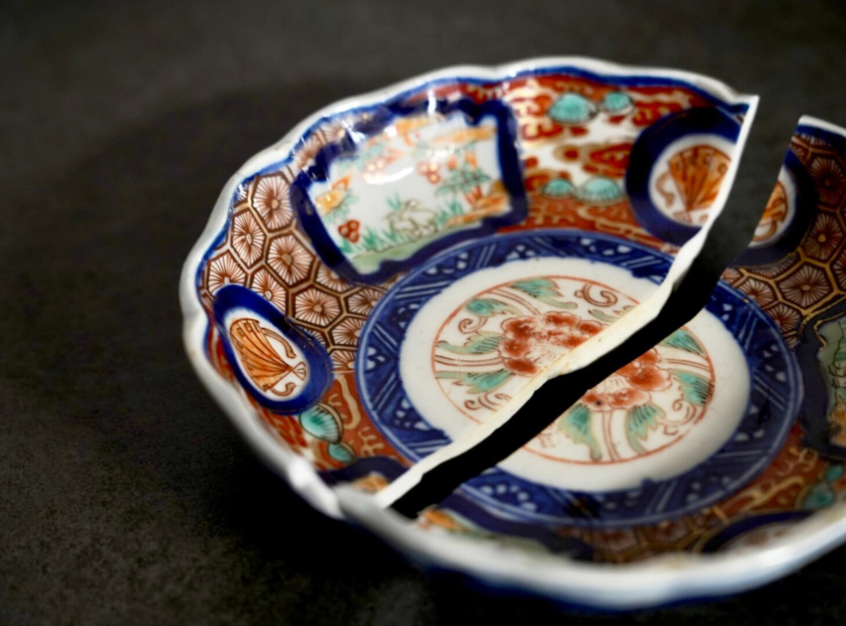 金継ぎ依頼の料金相場はいくら？ 破損状態と仕上げで変わる修理料金を解説