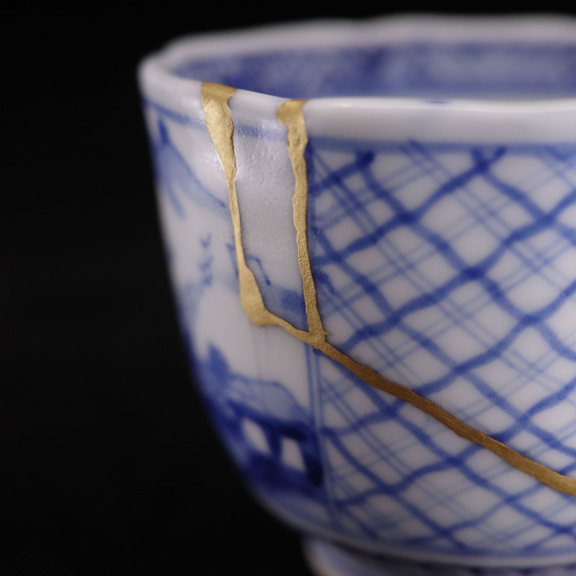 伊万里焼 湯呑 金継ぎ品 金消紛仕上げ