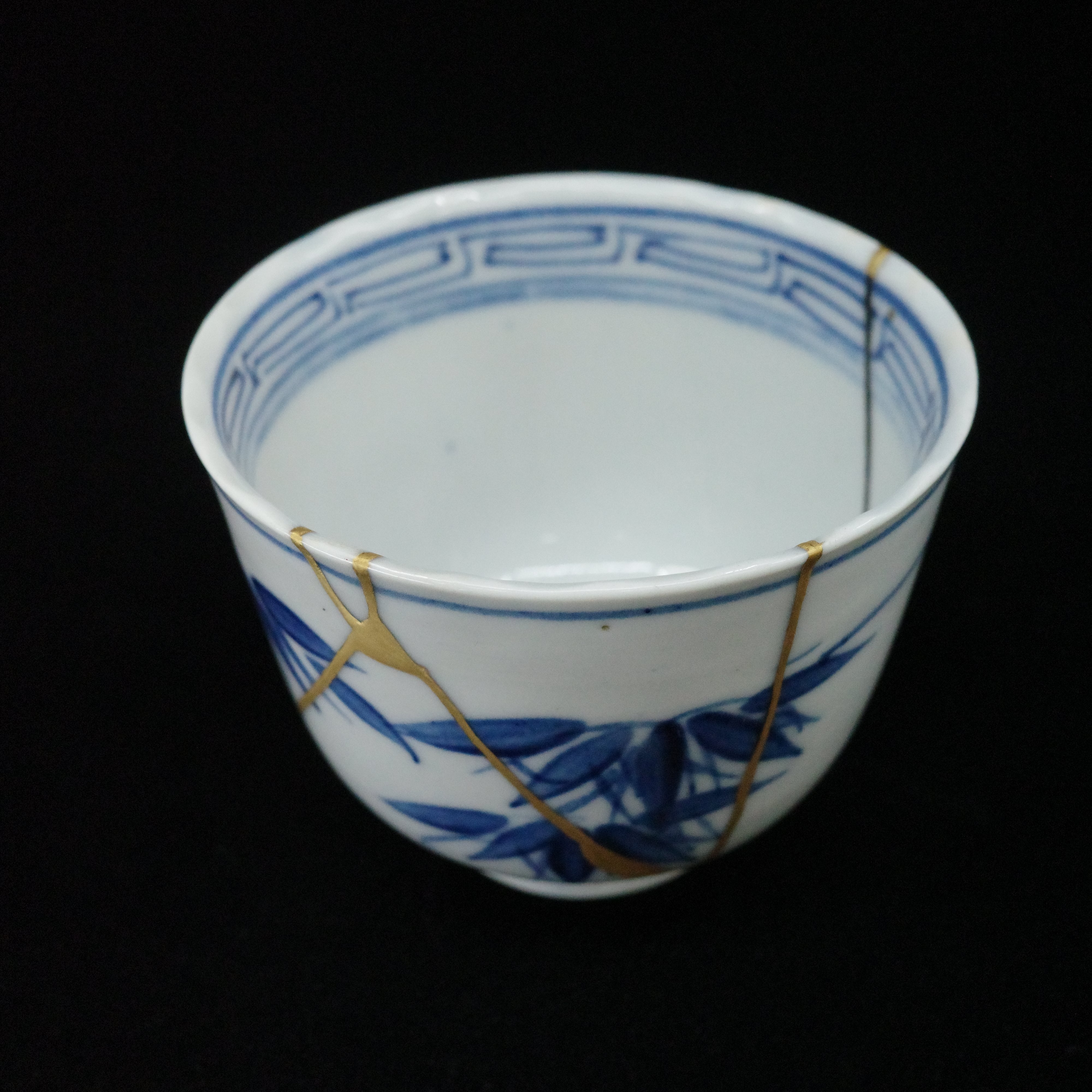 Kintsugi Imari Ware Meiji-Era Teacup - Bamboo Design, Matte Gold Powder & Black Urushi Finish [Free Shipping]