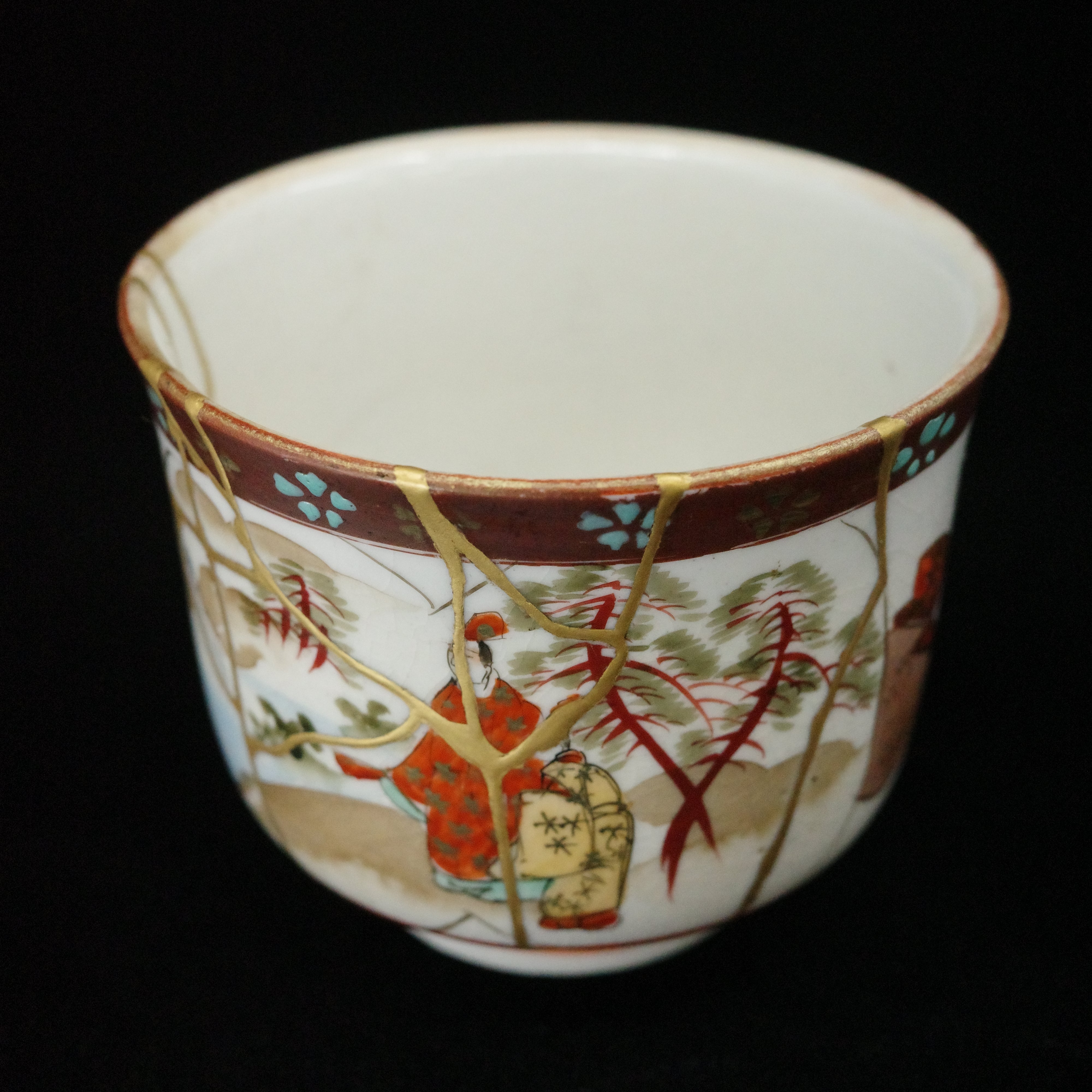 Kintsugi Imari Ware Meiji-Era Teacup - Figure & Landscape Design, Matte Gold Powder Finish [Free Shipping]