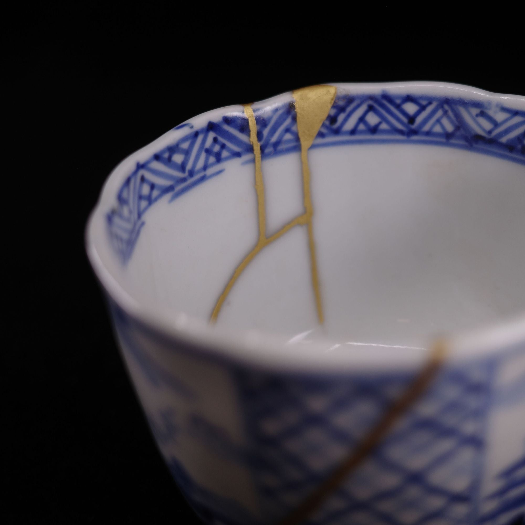 Imari Ware Yunomi (Tea Cup) –Kintsugi Matte Gold Powder Finish