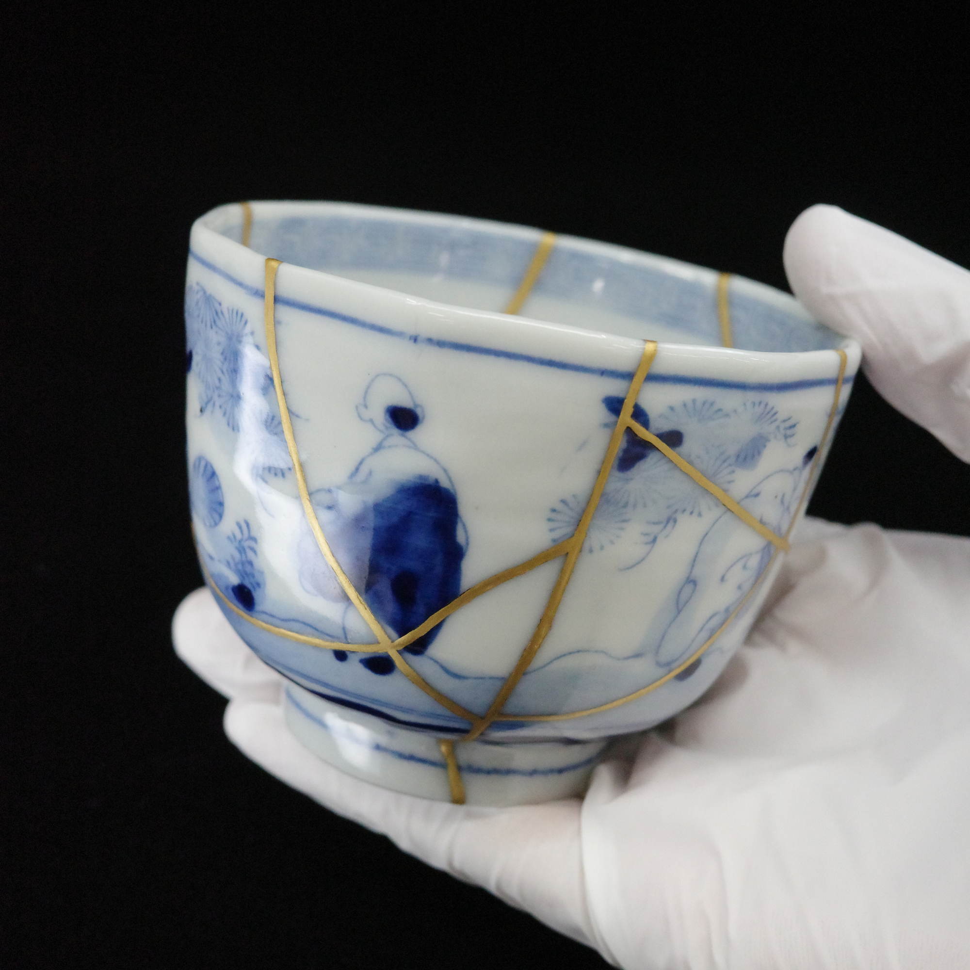 Kintsugi Imari Ware Meiji-Era Teacup - Figure Design, Matte Gold Powder Finish [Free Shipping]