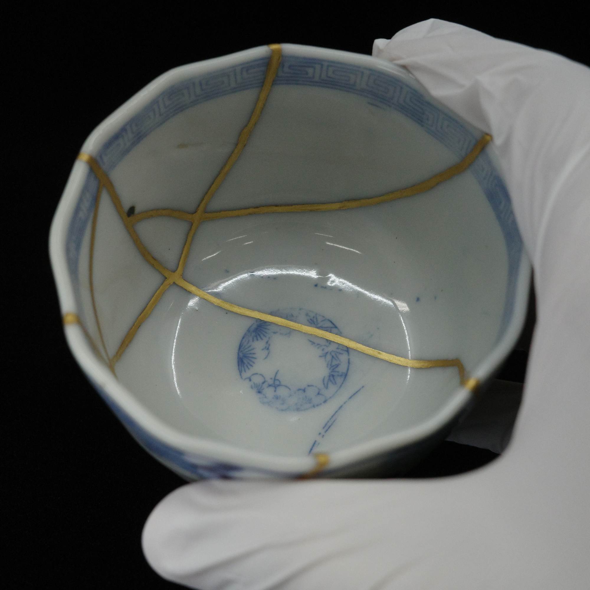Kintsugi Imari Ware Meiji-Era Teacup - Figure Design, Matte Gold Powder Finish [Free Shipping]