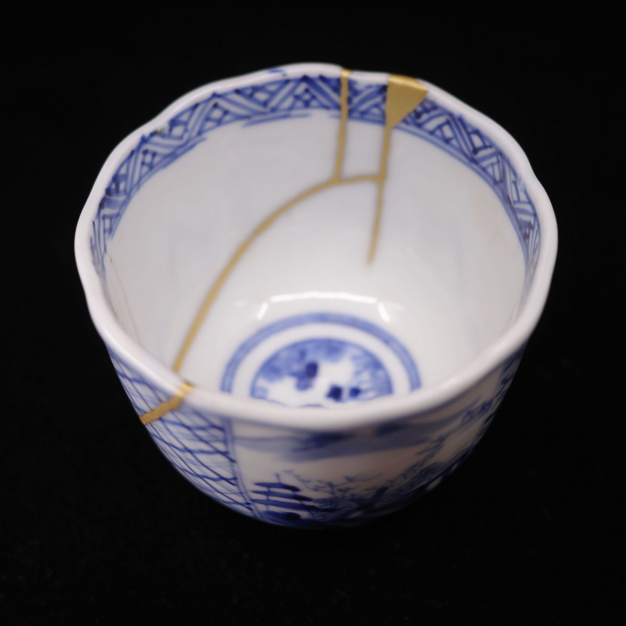 Imari Ware Yunomi (Tea Cup) –Kintsugi Matte Gold Powder Finish