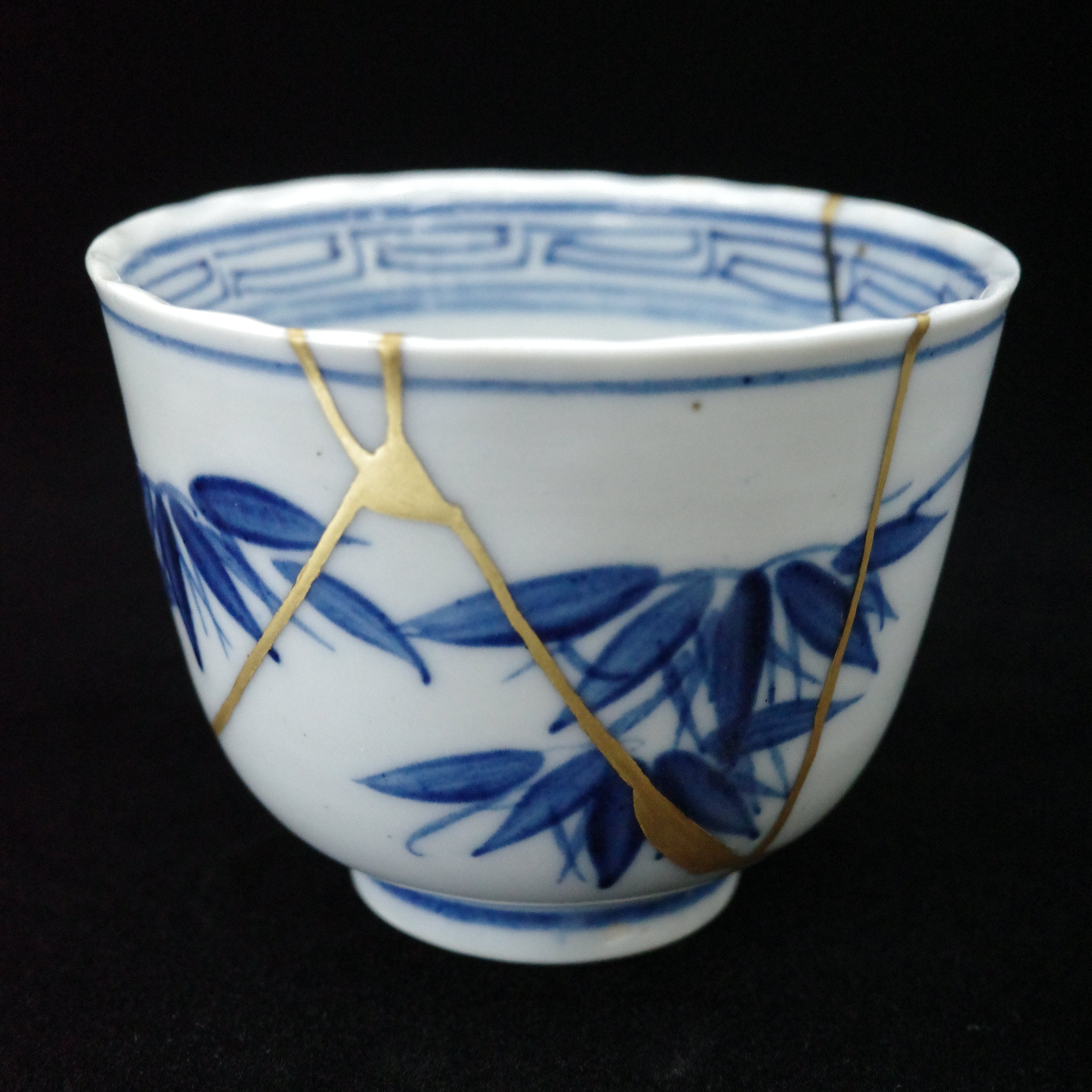 Kintsugi Imari Ware Meiji-Era Teacup - Bamboo Design, Matte Gold Powder & Black Urushi Finish [Free Shipping]