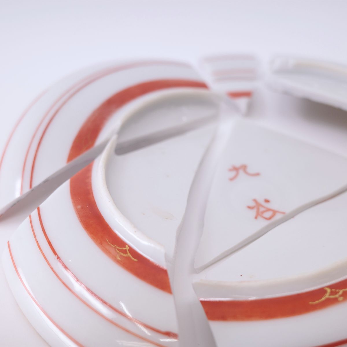 [For Kintsugi] Kutani Ware Small Plate – Vase & Figure Motif