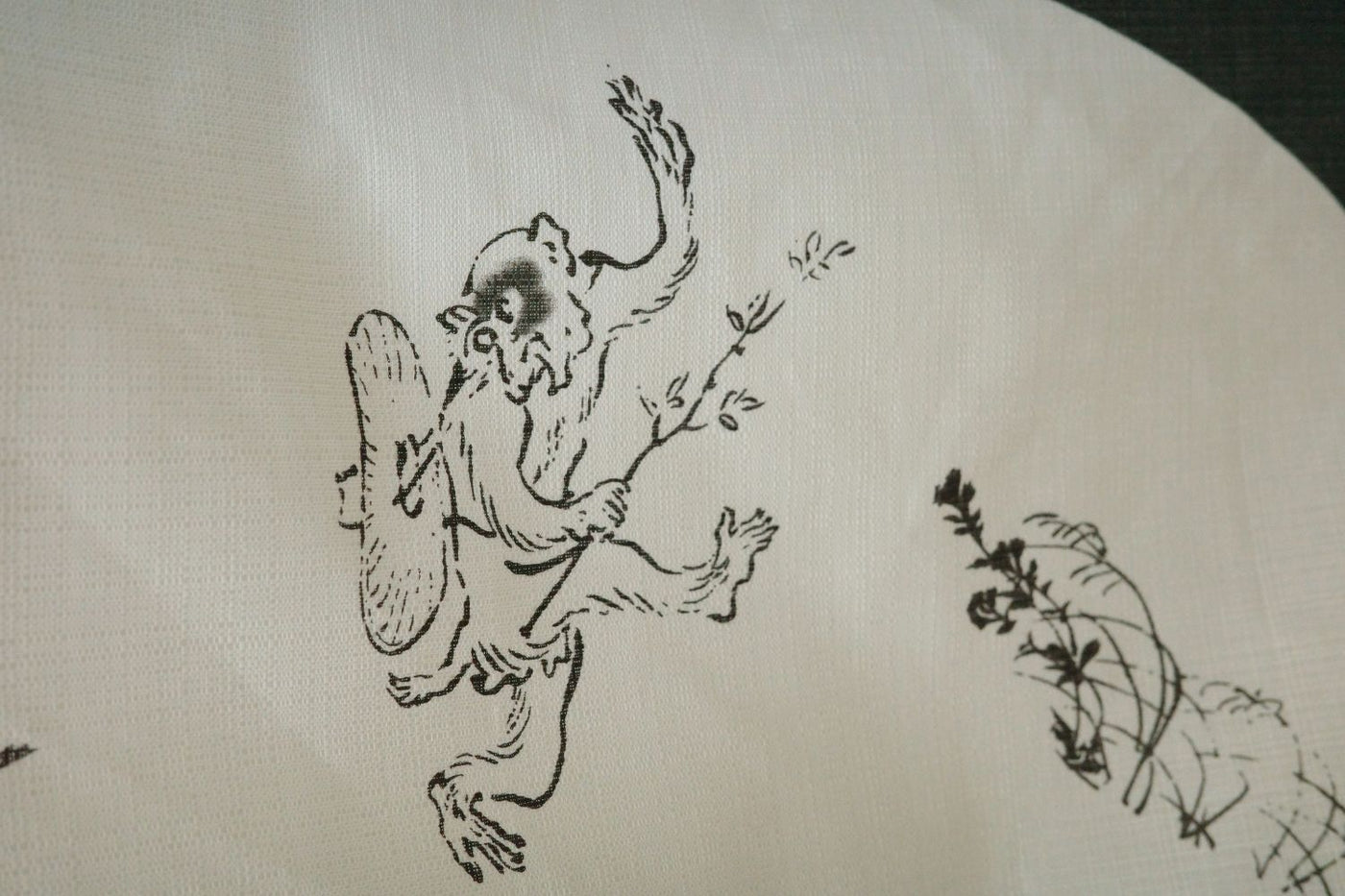 鳥獣人物戯画 丸窓