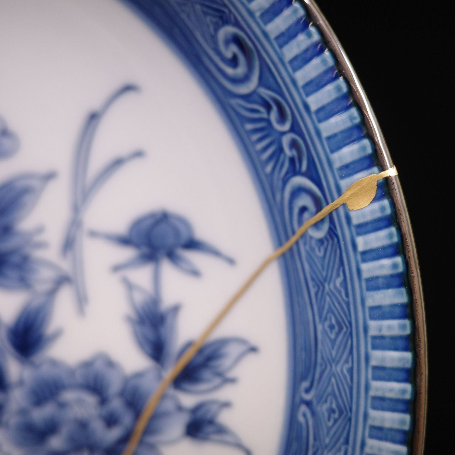 Kintsugi Arita Ware Plate with Peony and Quail Motif – Matte Gold Powder Finish [Free Shipping]