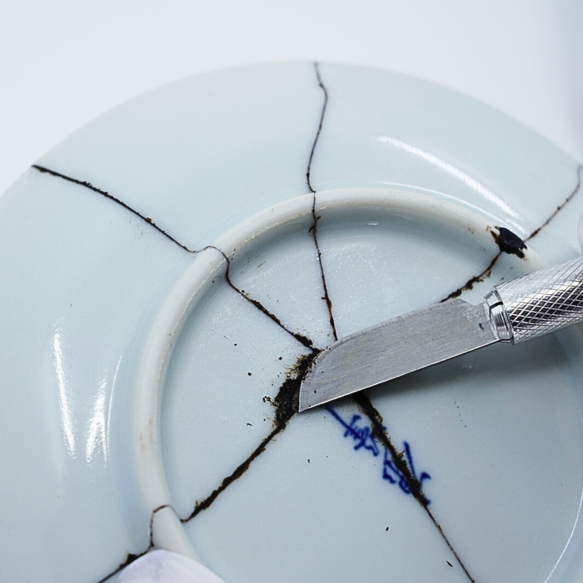 骨董　向付　三っ脚　片口　皿　器　波紋様　木箱　金継ぎ　懐石膳　5つ ANYTSUGI] 伝統金継ぎキット PREMIUM｜100年前の骨董皿付き 天然漆
