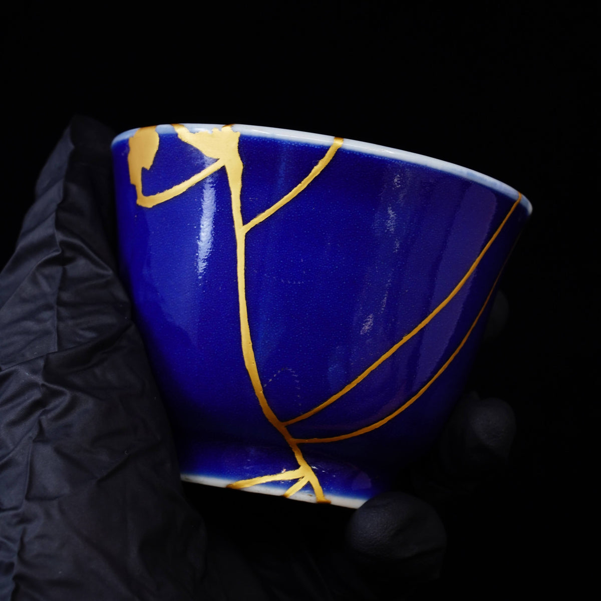 Blue and White Antique Imari Ware Teacup, Meiji Era – Japanese Pottery Repaired with Gold (Kintsugi)