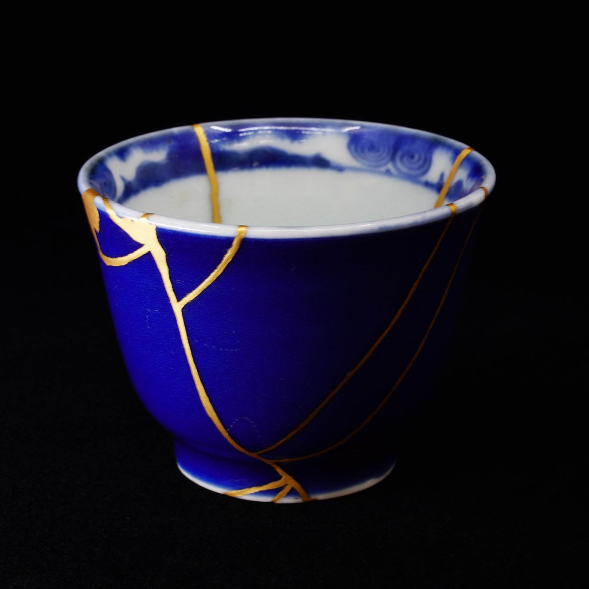 Blue and White Antique Imari Ware Teacup, Meiji Era – Japanese Pottery Repaired with Gold (Kintsugi)