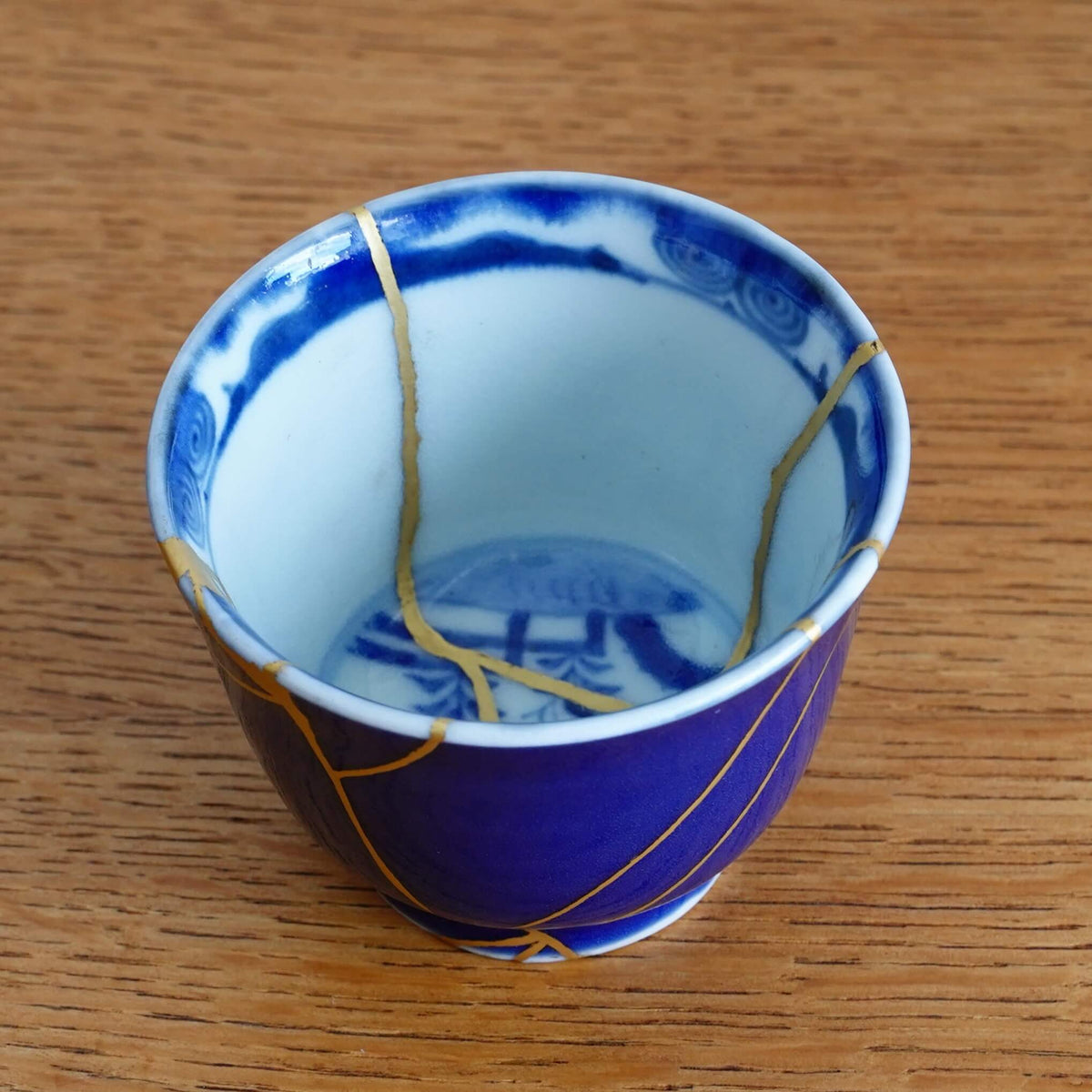 Blue and White Antique Imari Ware Teacup, Meiji Era – Japanese Pottery Repaired with Gold (Kintsugi)