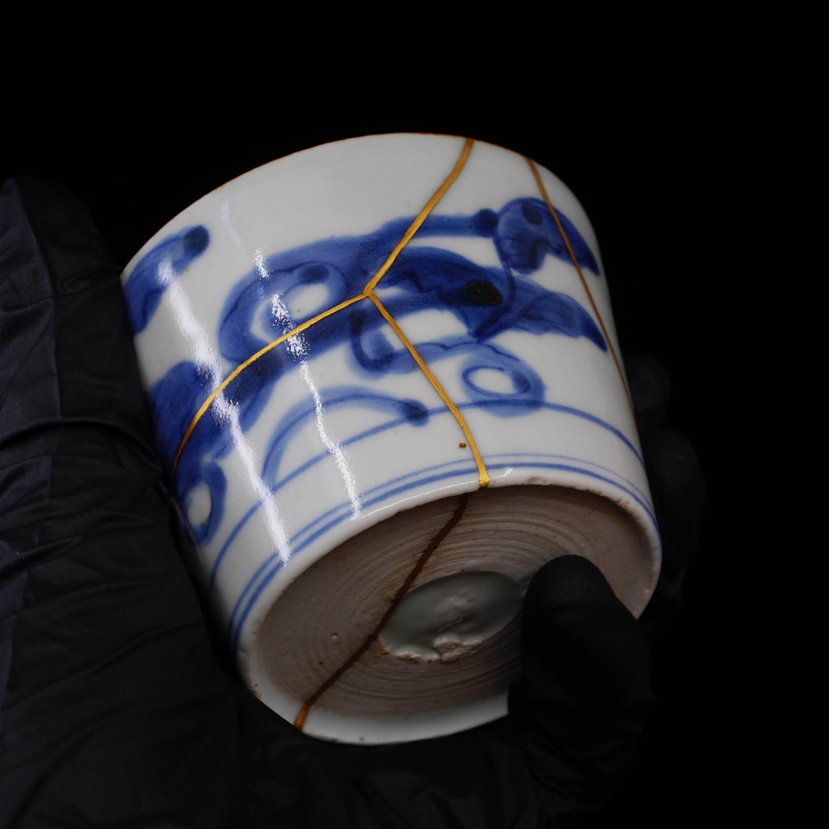 Antique Imari Ware Teacup, Edo Era – Japanese Pottery Repaired with Gold (Kintsugi), Arabesque Design