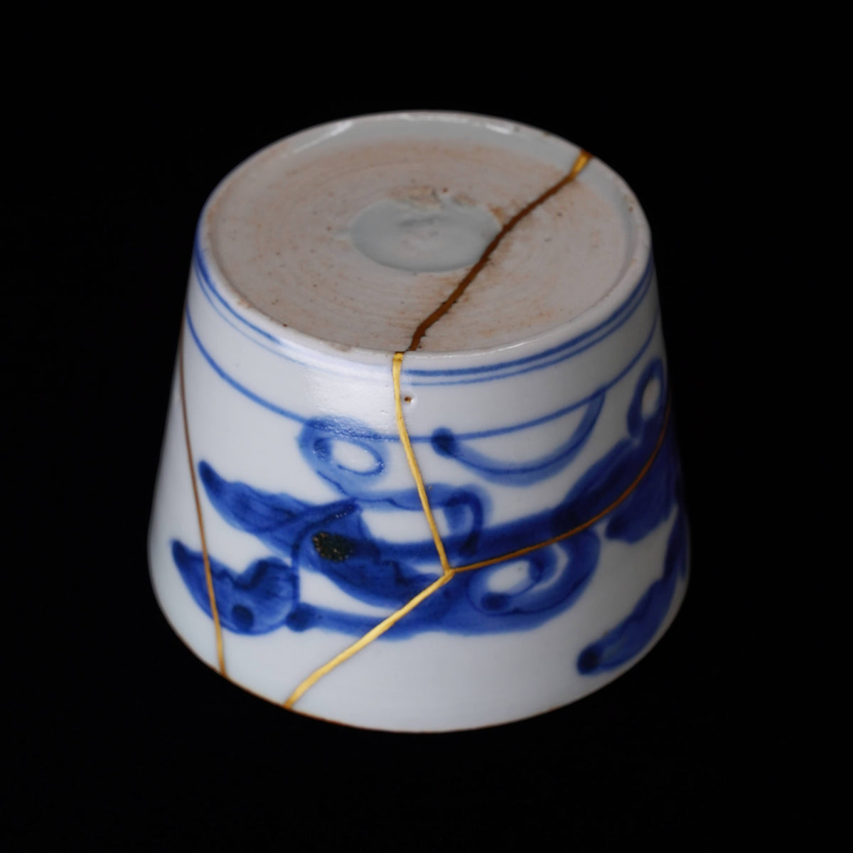 Antique Imari Ware Teacup, Edo Era – Japanese Pottery Repaired with Gold (Kintsugi), Arabesque Design
