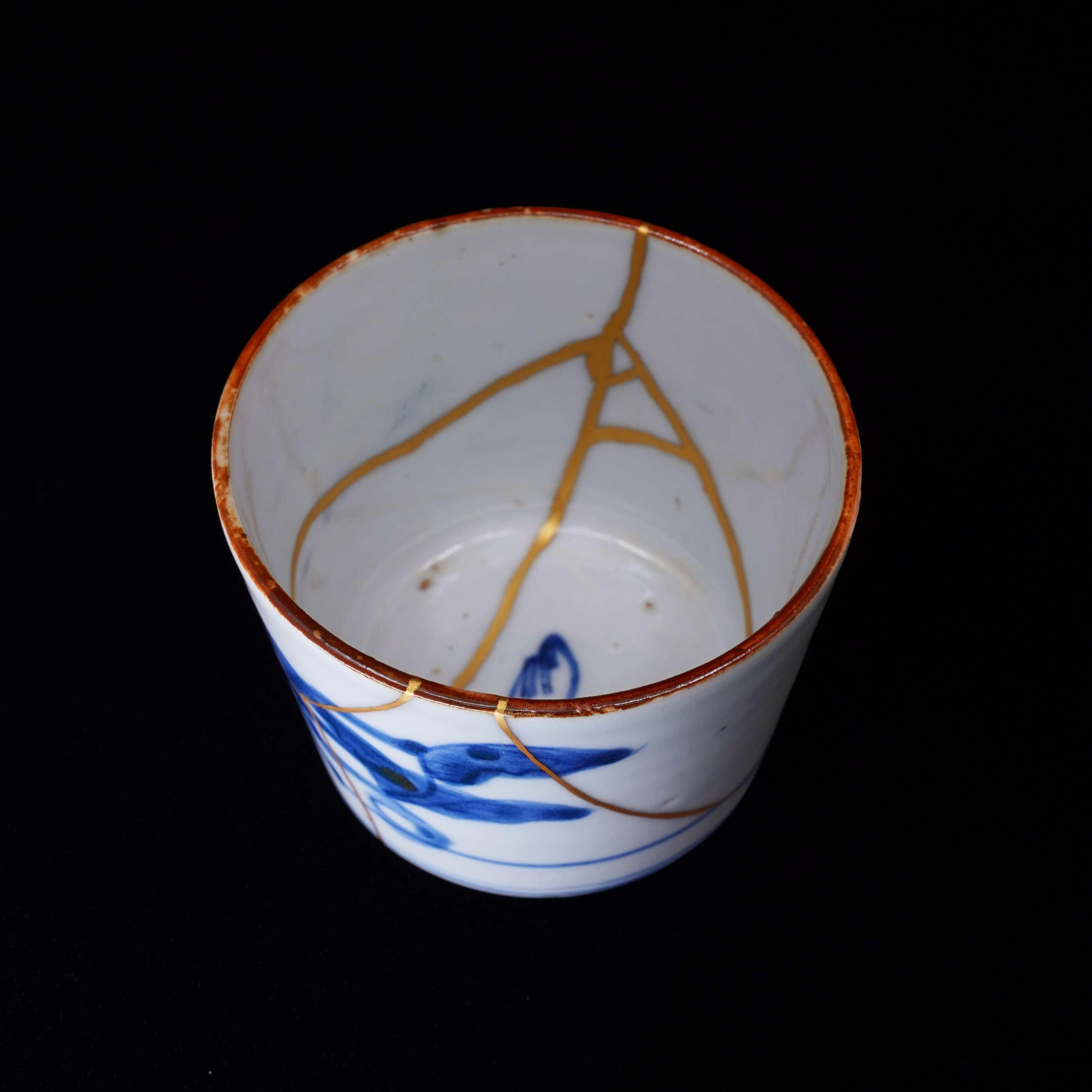 Antique Imari Ware Teacup, Edo Era – Japanese Pottery Repaired with Gold (Kintsugi), Arabesque Design