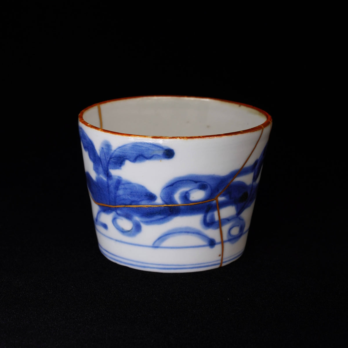 Antique Imari Ware Teacup, Edo Era – Japanese Pottery Repaired with Gold (Kintsugi), Arabesque Design