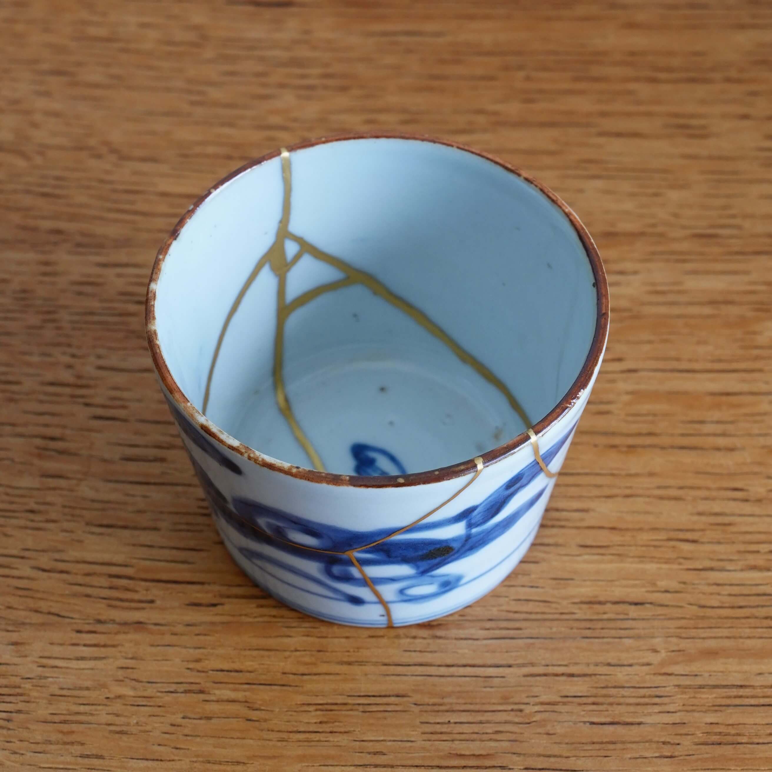 Antique Imari Ware Teacup, Edo Era – Japanese Pottery Repaired with Gold (Kintsugi), Arabesque Design